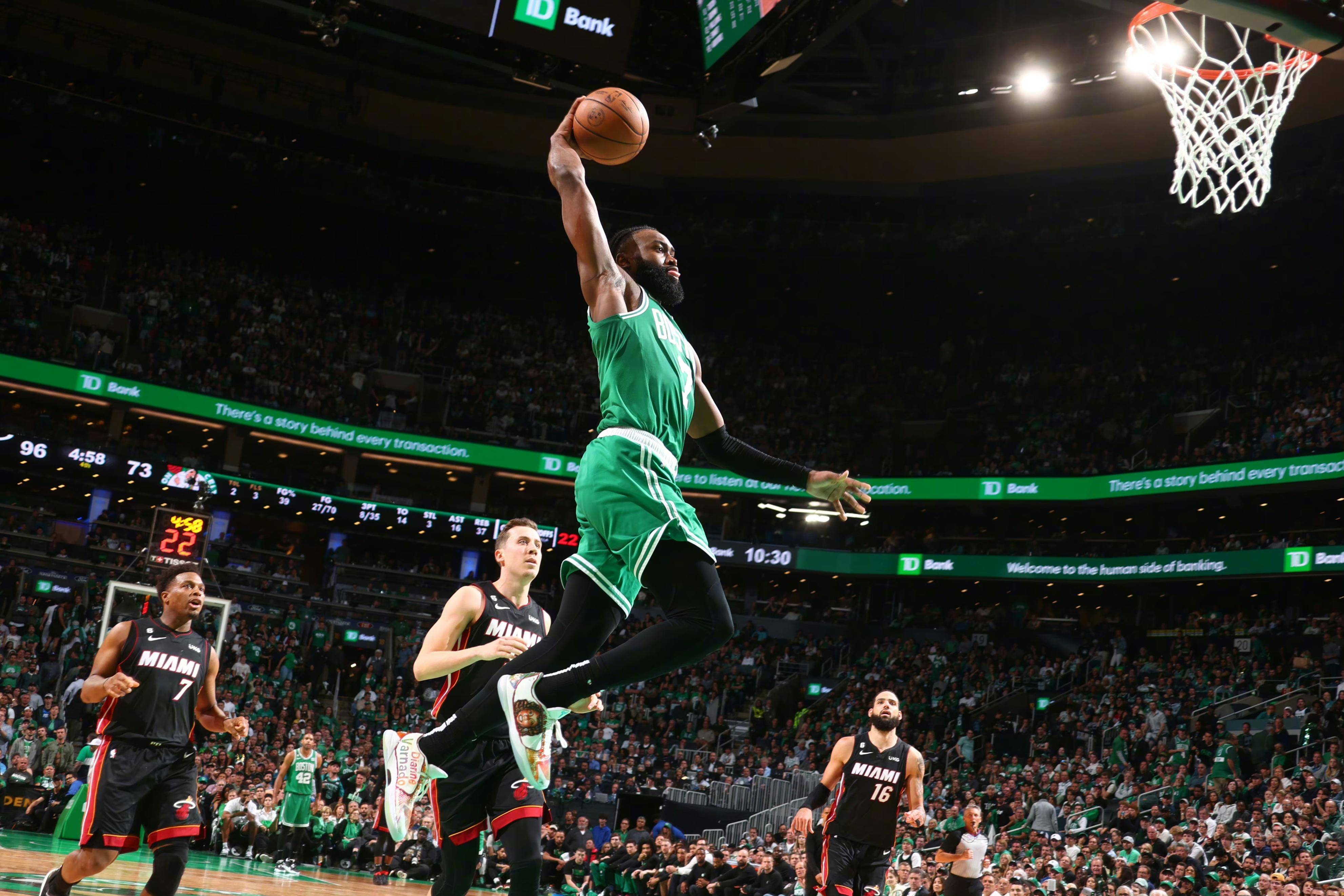 塔图姆回归赛场，突破纪录首场状态亮眼，热火观众沸腾！